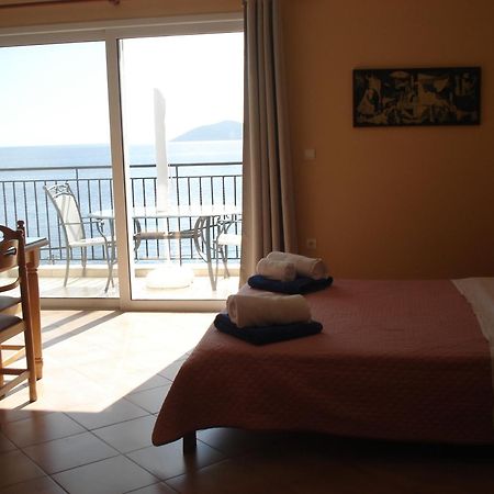 Mema'S Apartment Agia Efimia エクステリア 写真