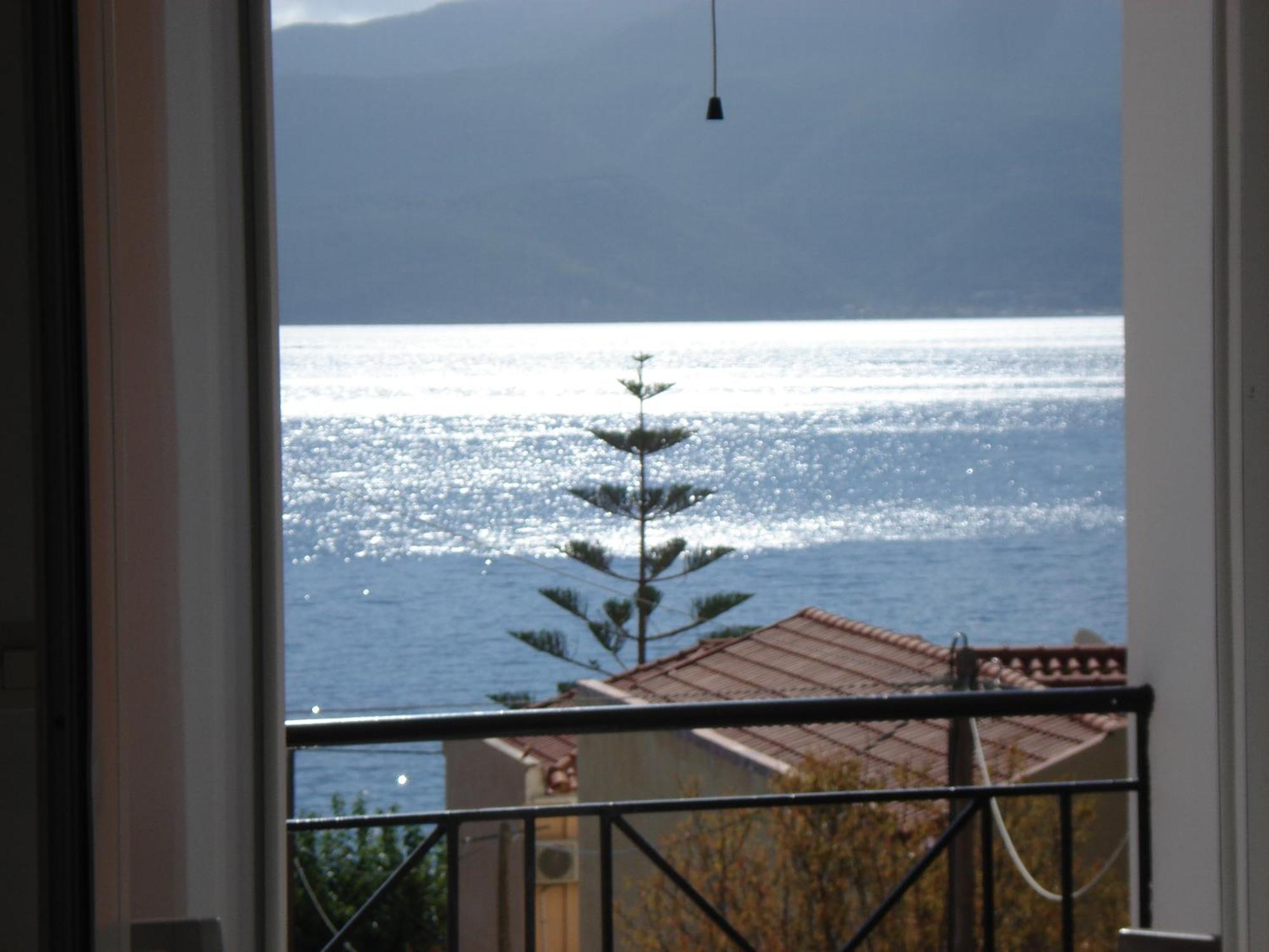 Mema'S Apartment Agia Efimia エクステリア 写真